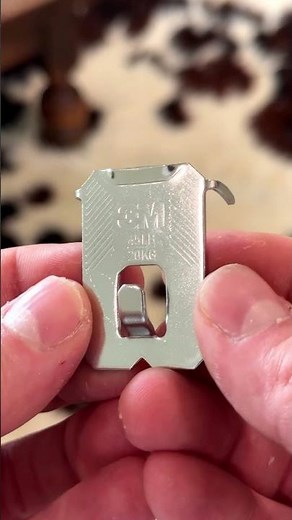 Hanging Pictures Made Easy with the 3M Claw #diy #diytools #tools #homedecoration