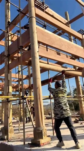 Sledgehammer and Giant Beam: The Muscle Memory of Traditional Carpenter