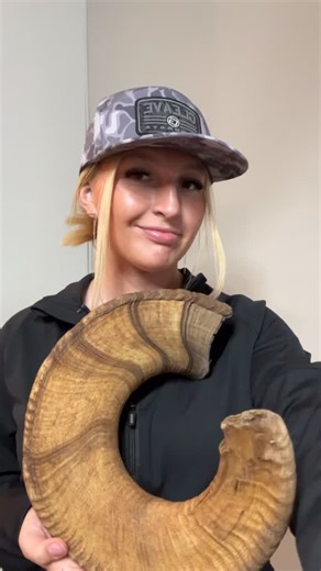 Kaila Gleave Anderson on Instagram: "This is the digiscoping setup we used all sheep season — OLLIN makes filming SO easy.🔴 If you’ve been wanting this set up, their Black Friday deals are insane right now. Use code KG for free shipping on top of it. 💥🏔️ DM me “OLLIN” for help creating your custom setup!"