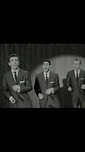 “At The Hop” – Danny and the Juniors...🎧 Watch full this song: https://bestoldiessongever.dohimusic96.com/at-the-hop-danny-and-the-juniors/?utm_source=facebook&utm_medium=hreel&utm_campaign=bestoldiessongever | Best Oldies Song Ever