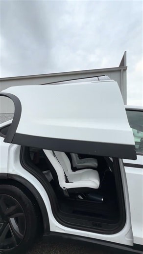 My dad got a rental car it’s the Tesla model x Tesla keep making this car it’s so cool