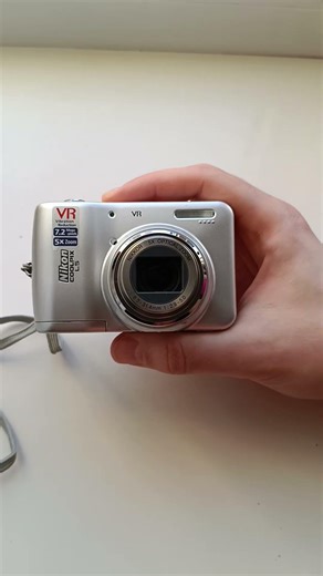 🔋 AA battery travel camera days — Nikon Coolpix L5 VR compact digital camera #Y2K #2000s #Digicam