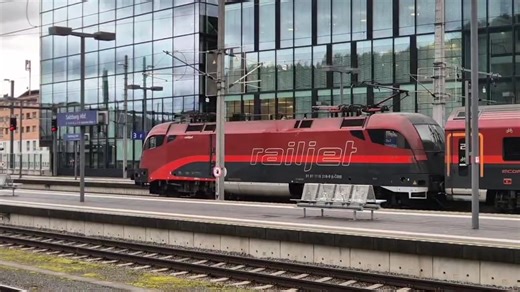 萨尔茨堡中央火车站的Railjets，奥地利联邦铁路（ÖBB）Taurus金牛座机车🎶音阶🎶电机音的视频搬运