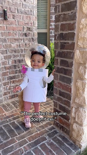 My favorite costume that I’ve made😂 #sandycheeks #toddlercostume #spongebob