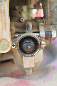 Lawnmower Primer Bulb Has Hole? (We Have A Fix)