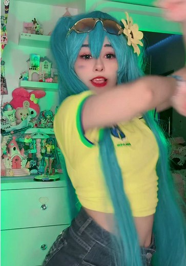 Hatsune Miku Cosplay Guide for Vocaloid Fans