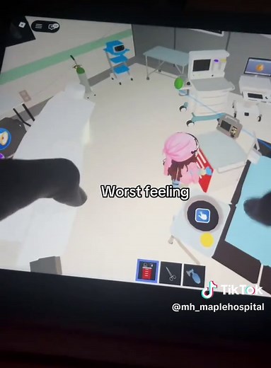 I started shaking #maplehospital #maplehospitalroleplay #robloxfyp #codeblue #chaos