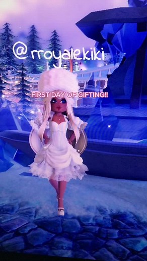 THANKS FOR THE GIFT KIANA #fyp #rroyalekiki #rh #roylaexmas #christmas #royalehigh #viral #blowup #roblox #fortoupage #foryou #rblxgamerh #rblx #rblxgame #rblxrh #christmasrh
