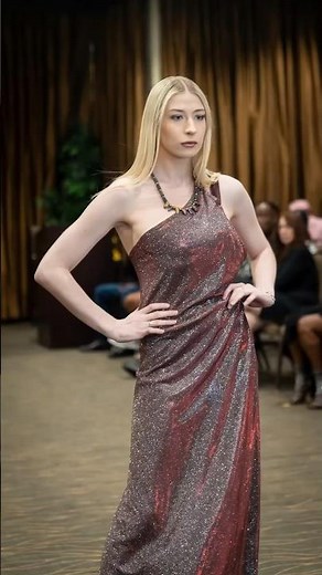 5 Poses to try during your next Runway #modelpose #runwayshow #modelposes #nycphotographer