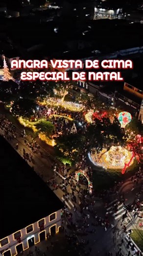 Angra vista de cima: edição especial de Natal! Como não se apaixonar? 🤩🎄 Esse já é um quadro tradicional da #Prefs, com imagens aéreas da nossa querida Angrinha. E é claro que não dava para deixar de fora os takes da cidade decorada para o Natal: um espetáculo de luzes e cores. 🎅🏼🪅 #PrefeituraDeAngra #MagiaDoNatal #Drone #Natal Angra | Prefeitura de Angra dos Reis
