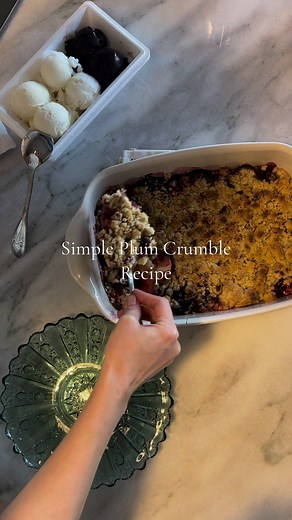 Simple Plum Crumble Recipe #bakingart #crumble #cooking #autumn #food #fyp #recipe #bread #foodtok #chef #lecordonbleu #nurbanuinan