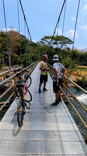 Hidup itu bercanda, yang serius cuma ibadah , tah kitu cenah barudak 😅 #mybikemyadventure #katakatasunda #gowesersumedang #jembatankaredok #fypシ゚ #