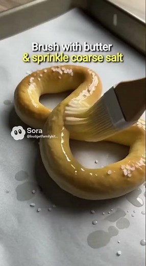 Copycat Auntie Anne’s Pretzels at Home 😳 (recipe in description)