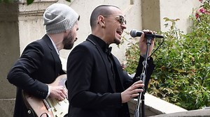 Chester Bennington singt "Hallelujah"