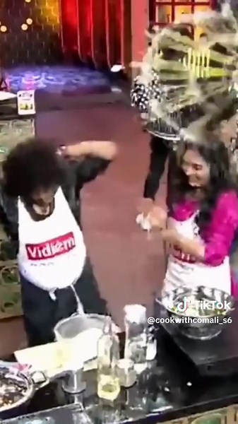 Naa cook ah ille nee cook ah🤣😂🤣😂🤣😂Shivangi and kuraishi fun comedy #cookwithcomali #fyp #comedy #viral #cookwithcomalipromo #cookwithcomaliseason2 #shivangi #Pugazh #manimegalai #memories