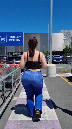 Mandy Lee (@dailyfashionwalks)’s videos with original sound - Mandy Lee