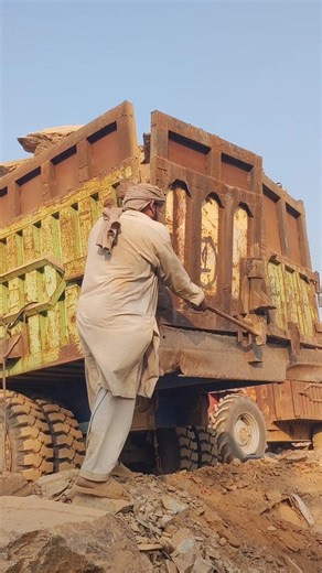 Unloading Rock Truck Stone Crushing Machine working #rockcrushing #stonecrusher #jawcrusher