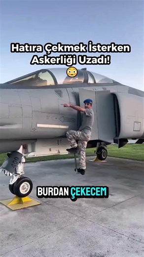 His military service was extended because he wanted to take a souvenir photo! 😳