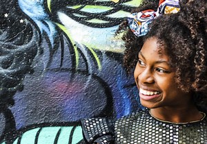 A rapper mirim MC Soffia mostra seu orgulho de ser negra