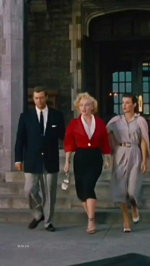 Marilyn Monroe and the longest walk. Niagara 1953