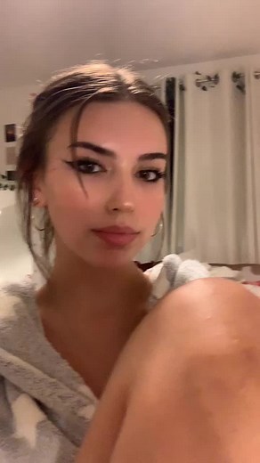 Celebrating 100k with Kisses on Screen