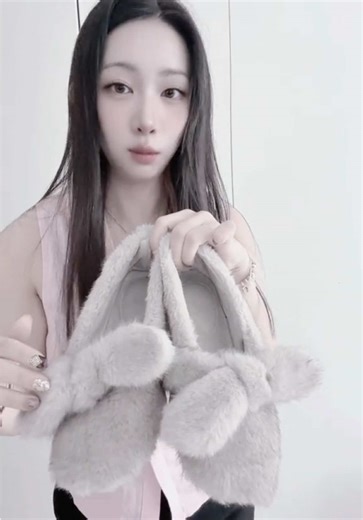 The Ultimate Comfort of Fluffy Slippers for Home Relaxation