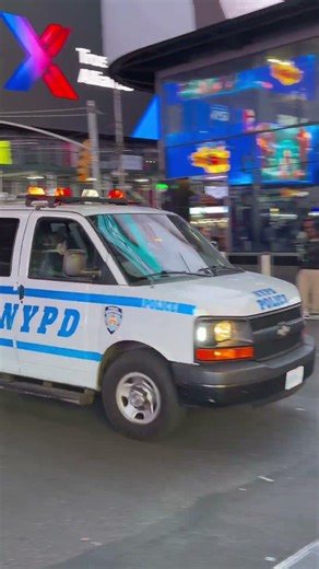 NYPD Van Responding code 3 to unknown call #newyork #Manhattan #timessquare #nypd #police