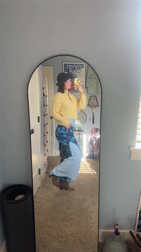 #croptop #sweater #ootd #thriftstorefinds #ootdfashion #fashionista #jeansoutfit #sewingprojects