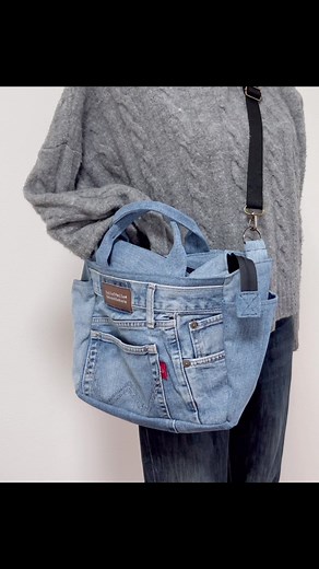 デニムリメイクショルダーバッグの作り方はYouTube『アスカルチャンネル』を見てね💖#手芸好きな人と繋がりたい #handmadewithlove #denim #100均diy #デニムリメイク #totebags