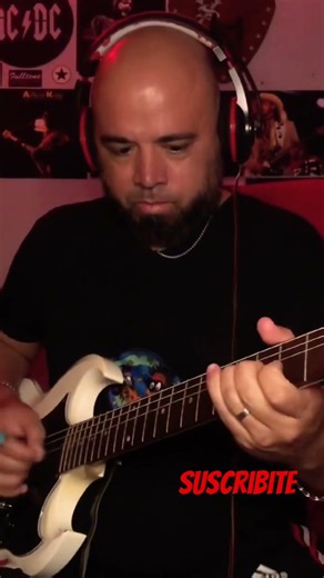 AC DC ESTILO ARGENTINO!! #guitar #rock #acdc #guitarist #guitarsolo #guitarra #youtubeshorts