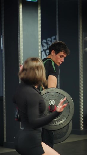 Always here to help Gymgirls 💪 @Kellux2.0 • Outfit @Gymshark Cxde PYX10 #gym #gymshark66 #gymbro #gymgirl #helpothers