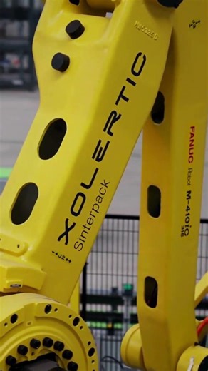 One Robot. One Gripper. Unlimited Formats. #automatedsolutions #palletizing