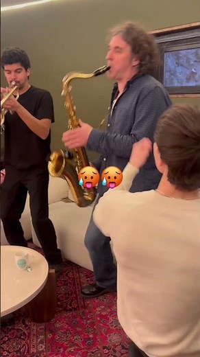 I wasn’t expecting a trumpet vs sax battle to got this hard #sax #saxophone #trumpet #funk