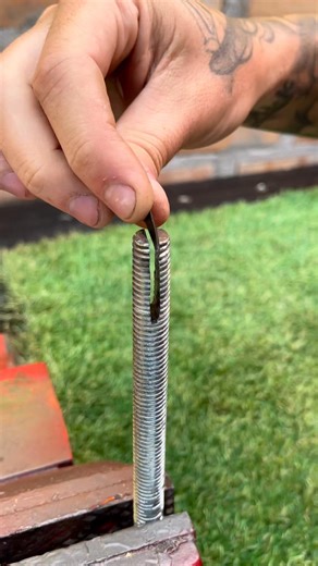 Organize all your cables using just one zip tie Fast, simple and impressively effective. #USA #CableManagement #DIYPro | DIY FUSE