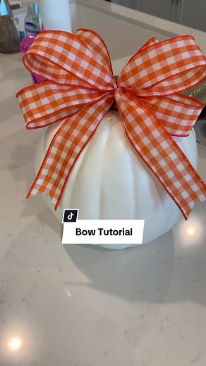 How to make a bow with the Bowdabra This simple bow tutorial shows you how to make a bow for wreaths and other crafts. The Bowdabra isn’t a necessity but it does make it a lot easier! You’ll need wired ribbon and if it’s printed on bith sides it will make your life a lot easier! #bowtutorial #bowdabratutorial #howtomakeabow #wreathbowtutorial #easybowtutorial