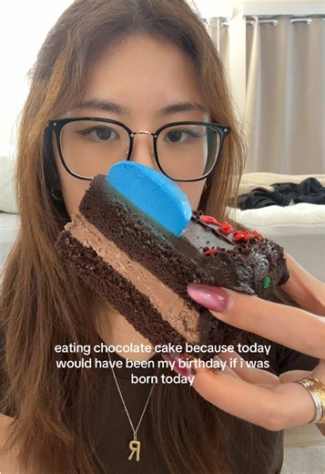 i could go for some cake rn 🤤 #cake #chocolate #eating #mukbang #asmr | asmr eating