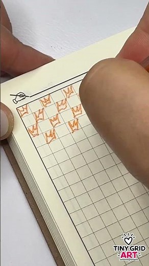 Drawing a Glitter Orange Crown with a Sparkly Gel Pen 👑🧡 | Satisfying Doodle Art