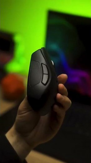 With 3 swappable side plates and programmable buttons, play it how you like it on the Razer Naga Pro