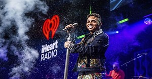 El puertorriqueño Ozuna canta al ritmo de “Tiempo”