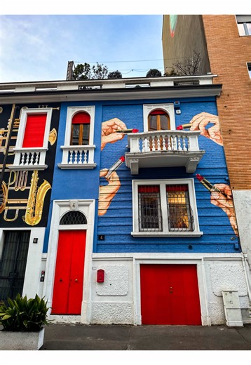 Next month, Milan turns golden and green, glowing with Italian spring vibes, sunny piazzas, blooming parks, and aperitivo outdoors! ☀️🌸 Save the date – April 2026: 📅 Apr 12 — Milano Marathon 📅 Apr 13–19 — miart Milano Art Week 📅 Apr 21–26 — Milan Design Week 📅 Apr 25 — Festa della Liberazione 🇮🇹 What else would you add? Let me know! 👇 . . . . . #MilanItaly #MilanEvents #MilanDesignWeek #VisitMilan #ItalyTravel . . . . . Milan spring, April 2026 events, Milan Art Week, miart fair, Milano 