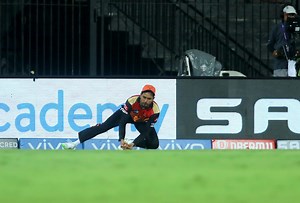 Pandey's perfect leaping catch | IPL Videos, Highlights & Latest Updates