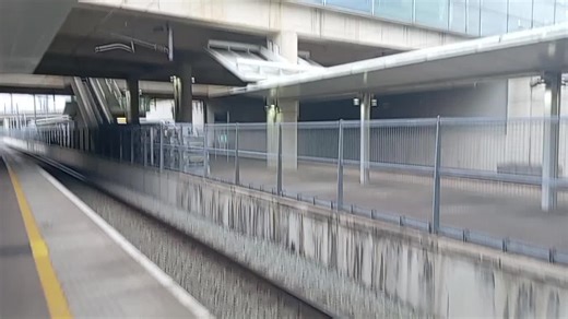 Eurostar Class 373/2: Passing Ebbsfleet International