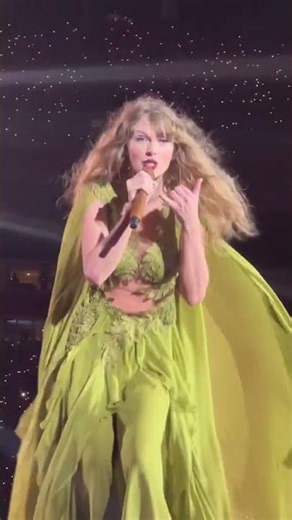 Taylor Swift sings August #taylorswift #erastour #erastourtampa #glendaletstheerastour