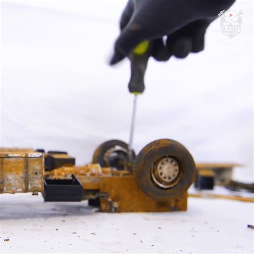 Restoring a Renault MAGNUM Semi Trailer | Crazy Restoration