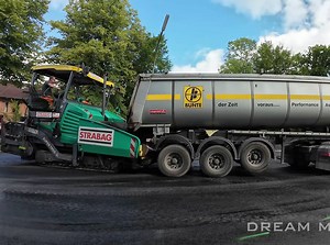 德国公路铺设沥青路面，40度高温天气工人直呼受不了！_哔哩哔哩_bilibili