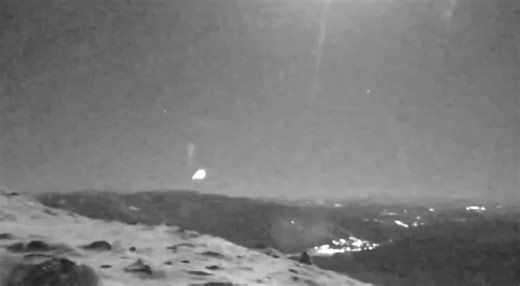 Meteor Captured Streaking Across The Sky Above New Hampshire's Mt. Washington