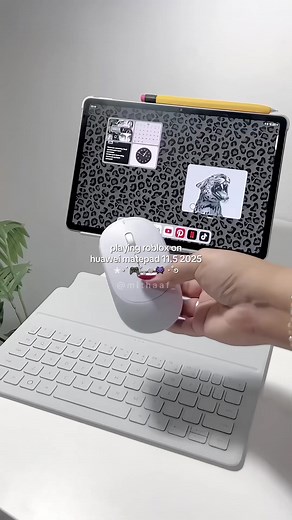 Playing Roblox with Huawei's MatePad 11.5 Keyboard