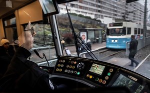 Spårvagnsföraren Maria Ferms pappa dog i covid – nu vädjar hon till resenärerna i kollektivtrafiken: ”Kände mig tvungen att göra något" Läs mer på GP.se https://bit.ly/3qCe0m1 | Göteborgs-Posten