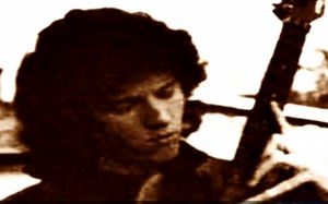 【Buckethead】Young Buckethead Unmasked with ClassX--1988（桶19岁不戴面具演出时的宝藏视频）