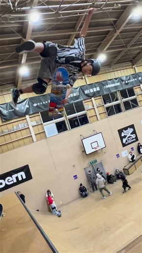 秩父スケートパーク｜ CHICHIBU SKATE PARK 🇯🇵 on Instagram: "ブルボンpresents WINGRAM CUP 2025 VOL.3 JSFバーチカルシリーズ 秩父スケートパーク 2025年12月6日 @chichibuskatepark エキスパート男子 永原 依弦 @izuru_nagahara 🥇 Congratulations !! @jpn_skateboarding_federation #日本スケートボーディング連盟 ____________________________ __________ CHICHIBU SKATE PARK 〒368-0051 埼玉県秩父市中村町 ３丁目９-20 ☎︎ 049-453-9336 #verticalskateboarding #skateboard #skateboards #skateboarder #skatepark #chichibuskatepark #chichibu #miniramp #skatelife #vertical #ジャンプランプ #jumpramp #ミニラン